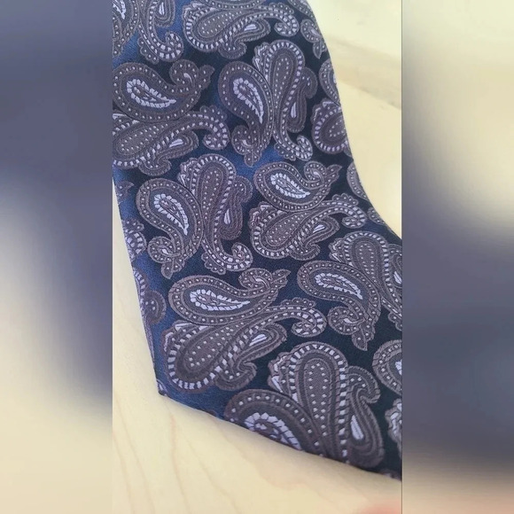 2/30$ CHERESKIN Purple and navy Paisley  tie, men's necktie - Picture 3 of 10